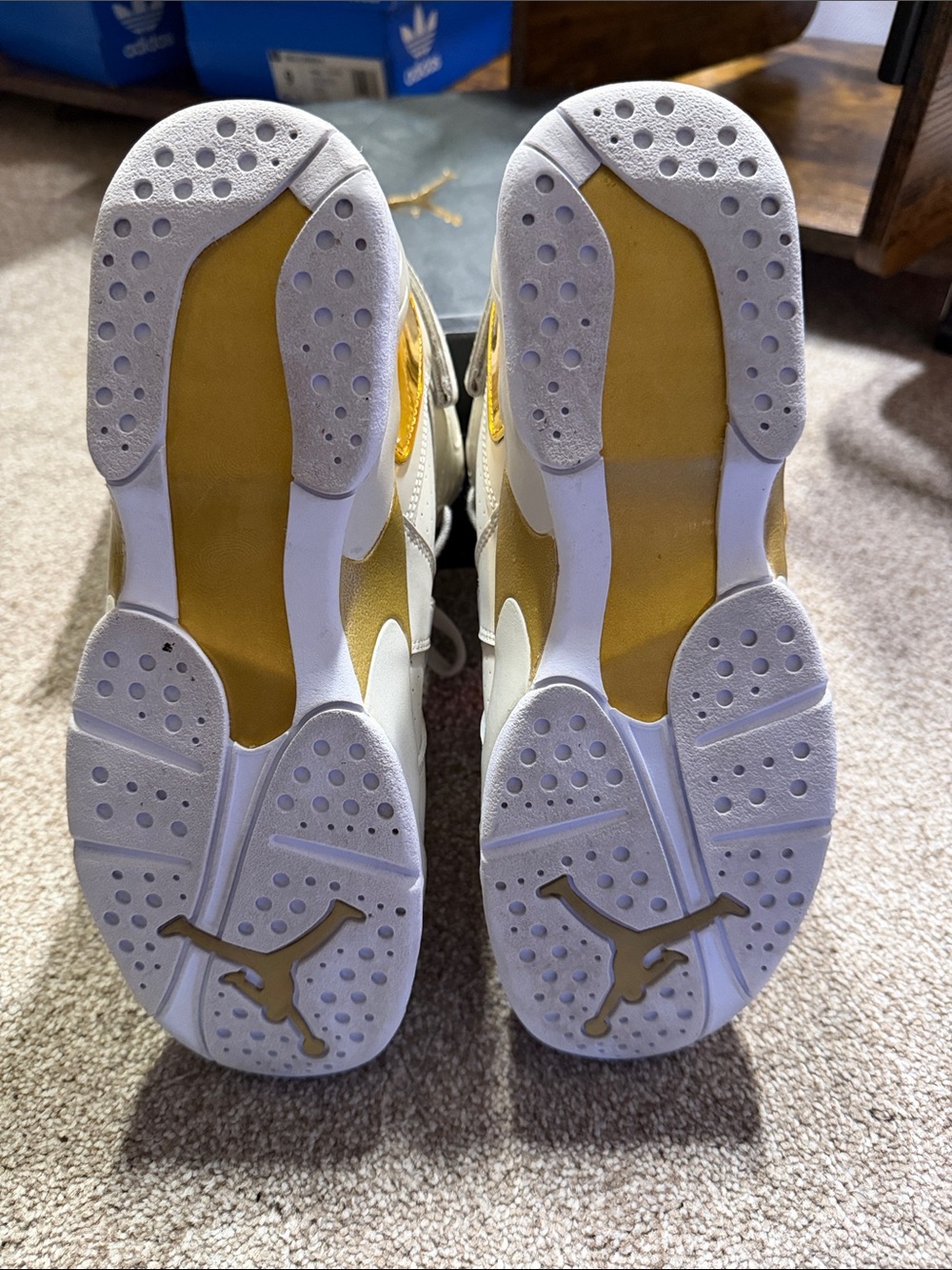 Jordan Retro 8 Champagne Pack Celebration Kids White and Gold High-Top Sneakers - Picture 7 of 10